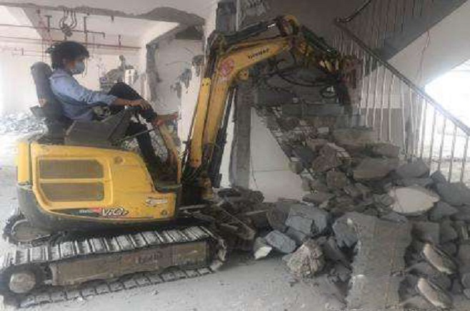 室内拆除挖掘机